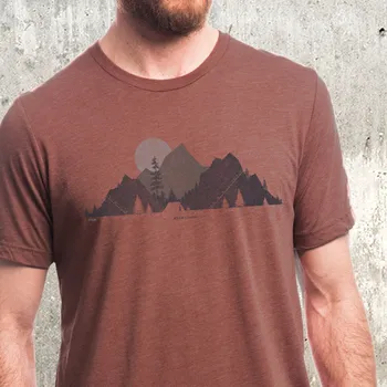 Тениска с изображение на планина - Camp & Topo Tee - Тениска за къмпинг - Мъжки t-shirt за планините - Тениска за улиците - на Околната среда риза