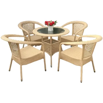 Маса и столове от ратан, кафе с имитация на ратан, градина във вътрешния двор, комбинация от маса и столове за почивка на открито