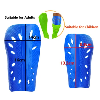 1 чифт футболни визии за пищяла Пластмасови футболни щитове за краката предпазни средства за деца и възрастни Дишаща защита за пищял