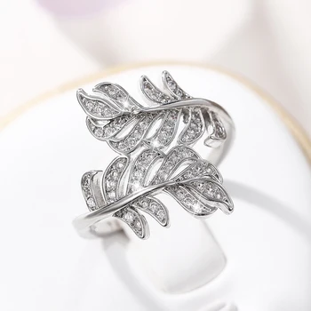 Модерен дамски пръстен на пръста си в стила на свежи клони и листа Huitan, искрящ кубичен цирконий, модерни сватбени тенденция аксесоари и декорации