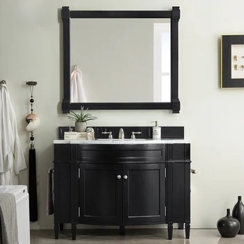 Шкаф за баня от пода до тавана, светъл луксозен стил в американски стил, черно мивка, комбинирана баня, мивка, масивна