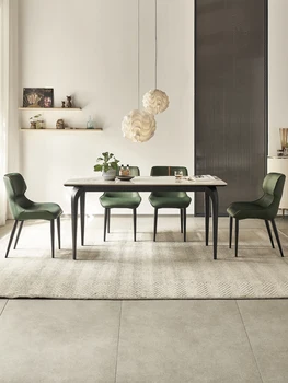 Комбинация от френски крем плочки, маса за хранене и столове, модерна проста светла луксозна всекидневна, малка правоъгълна светла трапезария