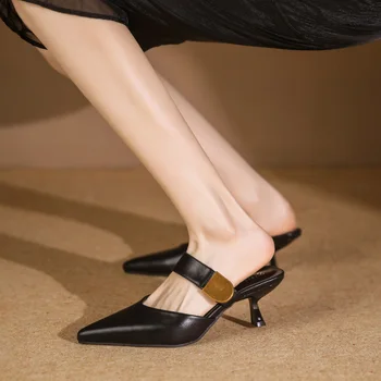 Дамски обувки Дизайнерски чехли със затворени пръсти на нисък ток за почивка Черни дамски туфлилодочки на висок ток Летни офис обувки Tacones Mujer