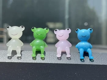 Японски орнаменти ръчно изработени от разноцветного стъкло във формата на жаби за рожден ден