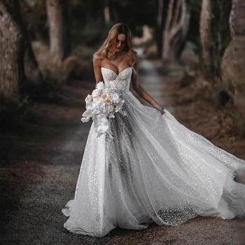 Сватбени рокли в стил бохо с иллюзионным елече 2023, украсени с лъскави пайети, с деколте във формата на сърце, дълги сватбени рокли без гръб за булката